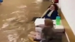 NAJTUŽNIJI SNIMAK POPLAVA U ŠPANIJI IZ DOMA ZA STARE:  Baka i deka molili da ih neko spasi nakon razorne bujice (VIDEO)