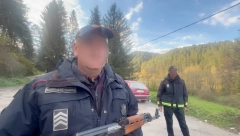 OPKOLJEN SA SVIH STRANA, HELIKOPTERI NADLEĆU SELO Ovo su slike iz sela u kojima se traga za Balijagićem, prestravljeni meštani u svojim domovima (FOTO)(VIDEO)