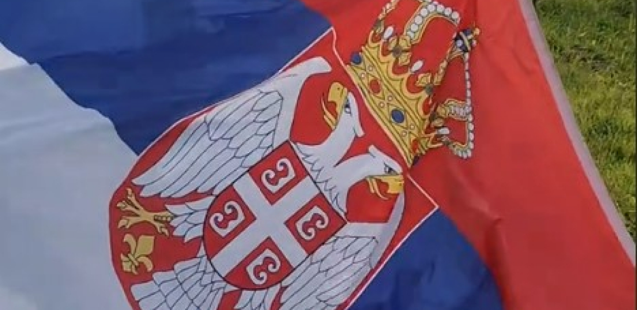 IVAN IZ HRVATSKE UGLEDAO SRPSKU ZASTAVU, PA ODUŠEVIO REGION Zbog njegovog poteza gore društvene mreže! (VIDEO)