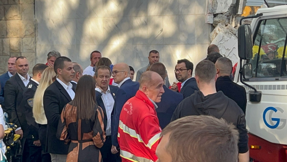 Vučević, Dačić i gradonačelnik Đurić stigli na mesto nesreće na železničkoj stanici (VIDEO)