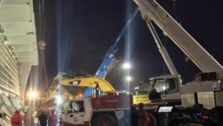 STRAVIČNE SCENE KOD ŽELEZNIČKE STANICE U NOVOM SADU Ekipe spasilaca svim silama pokušavaju da dođu do ljudi ispod ruševina (FOTO)