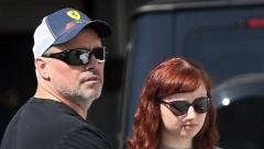 SLAVNI GLUMAC ĆERKU MARINU DRŽI KAO OČI U GLAVI  Godinama je vešto sakrivao, a sada su je "uhvatile" kamere