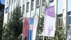 U SRPSKIM SREDINAMA NA KOSOVU SPUŠTENE ZASTAVE ZA DAN ŽALOSTI