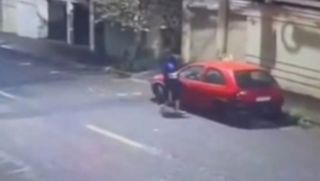 HTEO DA IZNENADI ĆERKU, SVE SE SRUŠILO KAO KULA OD KARATA Otac parkirao auto ispred kuće, pa završio u suzama! (VIDEO)