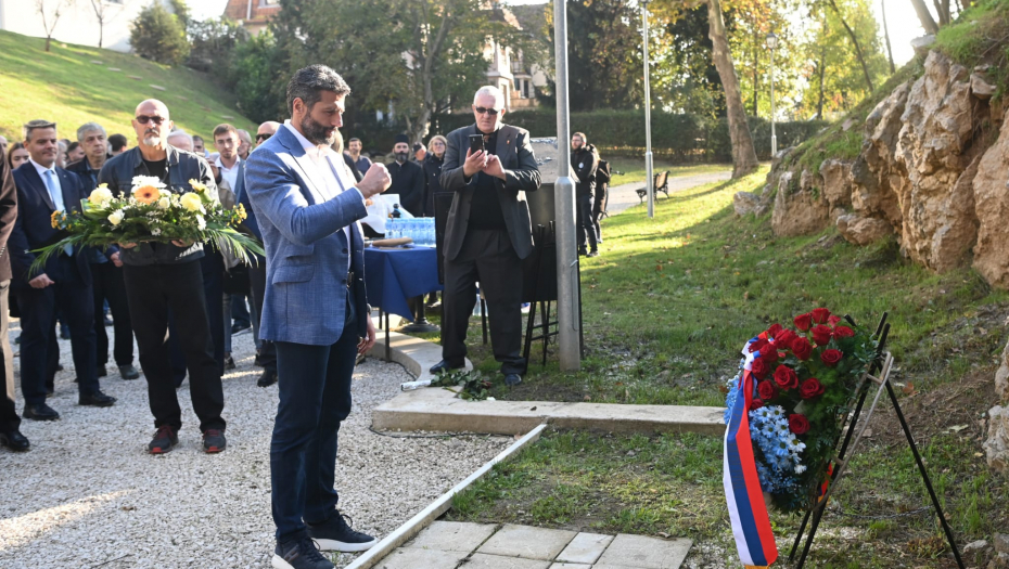 ŠAPIĆ NA POMENU NEVINIM ŽRTVAMA KOMUNISTIČKOG REŽIMA Borba protiv prekrajanja istorije važna zbog budućih generacija (FOTO)