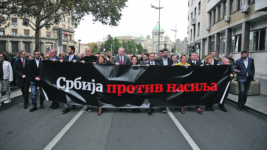 ISPLANIRALI PROTEST DOK SU TELA JOŠ BILA POD RUŠEVINAMA Srpski opozicionari opet lešinare nad tragedijom u nameri da politički profitiraju