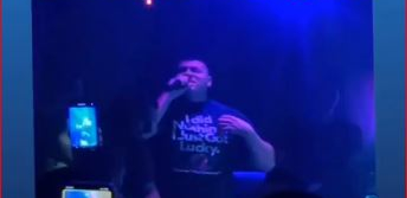 "GAZI PREKO MRTVIH I BOLESNIH, MRCINA!" Pojavile se jezive uvrede na račun Slobe Radanovića nakon što je pevao posle tragedije: "Ološ, šatro veliki vernik"