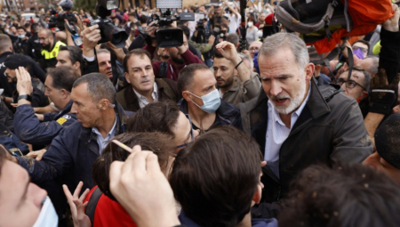 BESNA RULJA NAPALA KRALJA ŠPANIJE Kipti bes u Valensiji nakon poplava: "Ubice, sram vas bilo!" (FOTO/VIDEO)