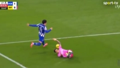 OVO JE SPORTSKI POTEZ GODINE Pokazao je šta znači biti čovek: Gest fudbalera oduševio čitav svet (VIDEO)