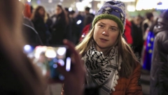 PRST U OKO PUTINU Svi u šoku jer se lažna ekološkinja Greta pojavila na OVOM protestu