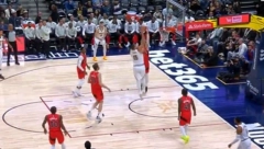 MONSTRUOZNI JOKIĆ Spektakularno zakucavanje srpskog centra, jednom rukom "iskrivio" obruč (VIDEO)