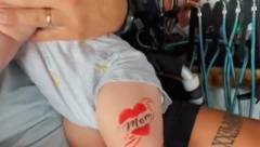 "ŠTA NIJE U REDU SA VAMA LJUDIMA?" Odveli bebu na tetoviranje, pa sve zabeležili kamerom
