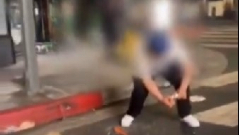 SLAVIO POBEDU SVOG TIMA, PA IZAZVAO EKSPLOZIJU Muškarac zadobio jezive povrede kada je raspalio vatromet, krv šikljala na sve strane! (VIDEO)