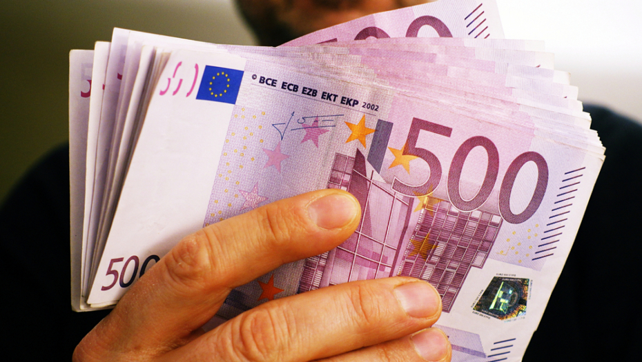 STOLAR PRONAŠAO 20 EVRA NA PARKINGU, PA POSTAO MILIONER Umesto da kupi hranu, uradio OVO, evo kako će potrošiti novac!