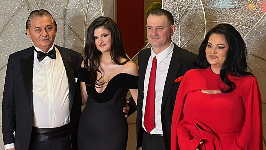 PRVA ZAJEDNIČKA FOTOGRAFIJA PORODICE JANE TODOROVIĆ! Ćerka puni 18 godina, gala slavlje sa 500 zvanica u luks hotelu (FOTO)