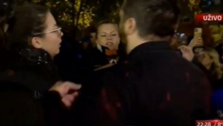 NOVOSAĐANKE OTERALE EKIPU N1:  Dosta je bilo vaše predstave, napolje bre odavde! Vi ste antisrbi! (VIDEO)