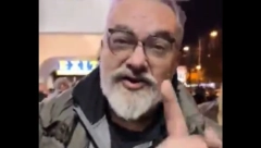 Nekadašnji sudija i ministar čekićem napao ljude ispred prostorija SNS-a (FOTO/VIDEO)