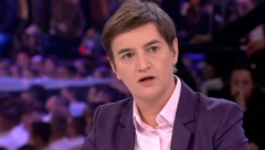 NISU KRILI DA SU TU ZBOG NASILJA, NA TROBOJKU KIDISALI KAO BIK NA CRVENU ZASTAVU Brnabić o sramnom skupu opozicije u Novom Sadu