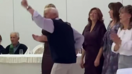 DEDA ULETEO MEĐU MLADENCE PA NAPRAVIO HAOS! Ovo niko nije očekivao! (VIDEO)