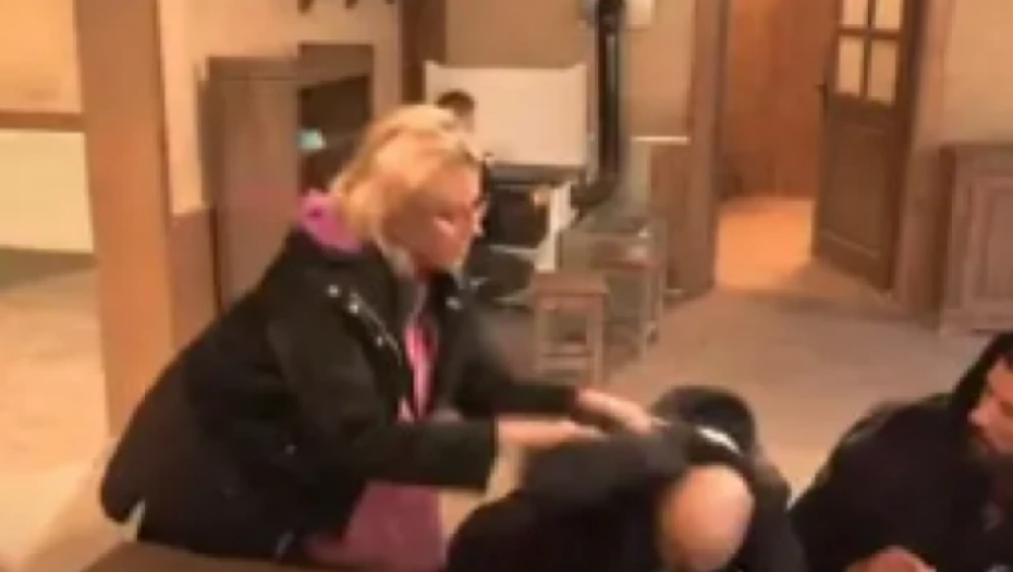 GOLUBOVIĆKA BRUTALNO NASRNULA NA CIMERA Obezbeđenje momentalno uletelo na Farmu, karambol!