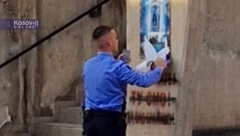 KURTIJEVA POLICIJA CEPA TRAMPOVE PLAKATE Drama na KiM, Albanci besne zbog rezultata izbora u SAD