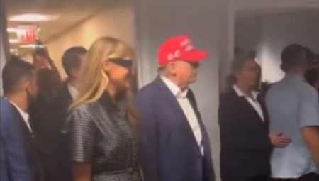 INTERNET EKSPLODIRAO OD TEORIJA ZAVERE OKO LAŽNE MELANIJE TRAMP: "Pogledajte bolje, to je njena dvojnica!" (VIDEO)