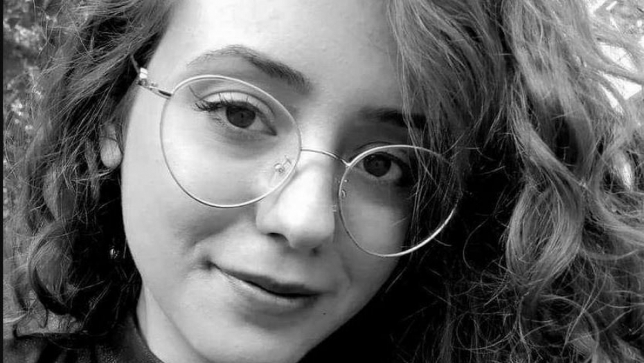 "PUTUJ SA ANĐELIMA, DRAGA NAŠA EMA" Prijatelji se opraštaju od iznenada preminule Emilije Popović (28)