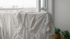 VIŠE NIKADA NEĆETE UPOTREBITI NI KAP IZBELJIVAČA 4 najefikasnija načina za snežno belu posteljinu, biće kao da je tek izašla iz prodavnice