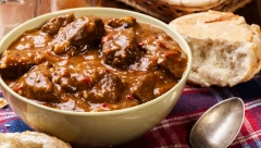 OVO JE TAJNA SAVRŠENOG GULAŠA Meso će biti sočno i meko, a ukus božanstven!