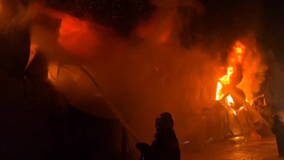 STRAVIČAN POŽAR U RUSIJI Crni dim se diže u nebesa (VIDEO)