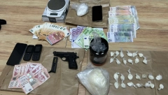 DOLIJALI SREMSKI DILERI Sem droge policija je zaplenila oružje ali i  veću količinu novca