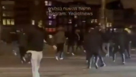 TOTALNI HAOS U AMSTERDAMU Propalestinski napadači jurili navijače Makabija po ulicama, spremili im sačekušu, angažovani i spasilački avioni (VIDEO)