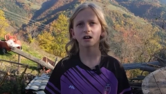 MALENA VIKTORIJA ŽIVI IZOLOVANA NA GOLIJI, DO ŠKOLE PEŠAČI 4 KILOMETRA: ''Teško je kad padne sneg, planinske zime su nemilosrdne'' (VIDEO)