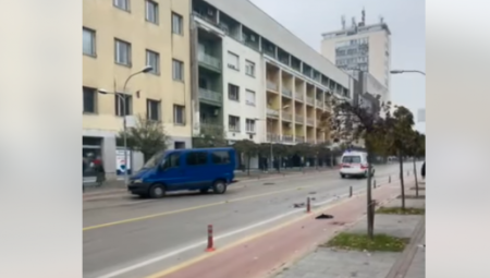 UŽAS U CENTRU GRADA! 4 osobe povređene u teškom sudaru dva vozila, od siline udarca auto završio na trotoaru! (VIDEO)