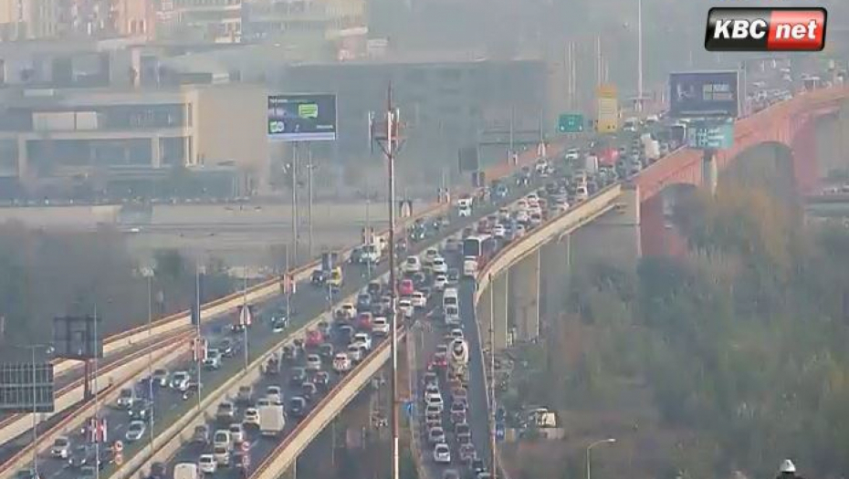 SAOBRAĆAJNI KOLAPS U BEOGRADU Zakrčeni mostovi i centar grada, automobili mile u dugim kolonama, gužva seli ka izlazima iz grada