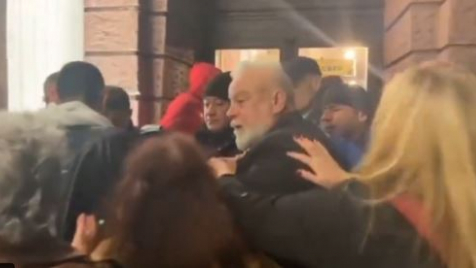HITNA AKCIJA OBEZBEĐENJA! Džon Malkovič napadnut zbog kontroverzne predstave o sukobu Bugarske i Srbije!