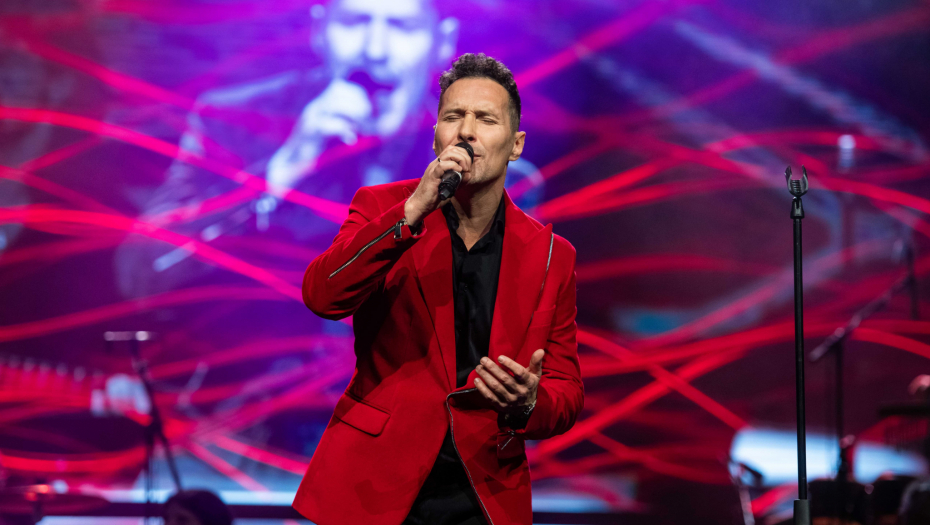 NOĆ ZA PAMĆENJE! Nenad Blizanac održao koncert pred prepunom salom i uz ogromnu podršku porodice i prijatelja