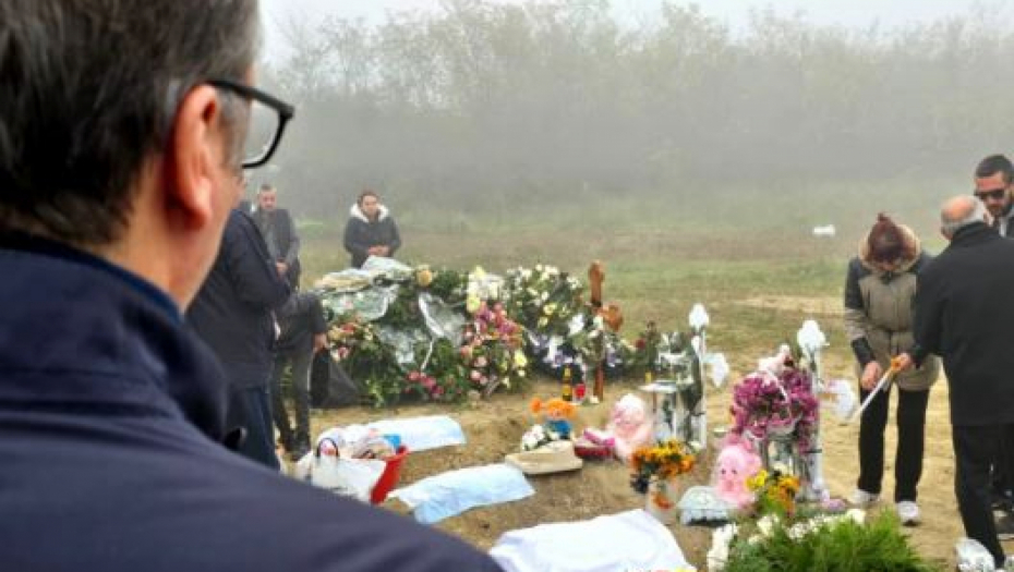 "JECAJI SESTRE ZA BRATOM PARALI SU NEBO" Vučić položio cveće na grobove Sare, Valentine i Đorđa: Jutros sam bio na najtužnijem mestu u Srbiji