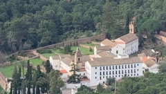 REKAO ''JA SAM ISUS'', PA KRENUO DA REŠETA! Sveštenik ubijen u jezivom napadu na manastir, sedmoro monaha povređena!