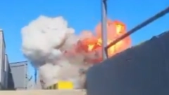 UKRAJINCI POGODILI RUSKU POMORSKU BAZU! Eksplozija odjeknula, usnimljen trenutak zakucavanja letelice u ratni brod! (VIDEO)
