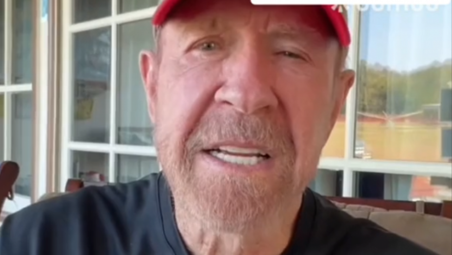 HIT SNIMAK KRUŽI INTERNETOM! Čak Noris čestitao rođendan reperu iz Bosne, svi sumnjaju da je u pitanju montaža