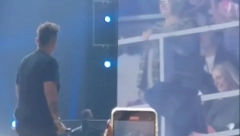 MARIJA ŠERIFOVIĆ HITNO PREKINULA KONCERT! Šokirala se kada je videla ko je u publici (VIDEO)