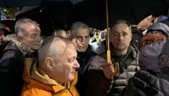 TOLIKO O PIJETETU Ponašanje Milivojevića na protestu iznerviraće svakog normalnog građanina Srbije - CRČE ČOVEK OD SMEHA (FOTO)