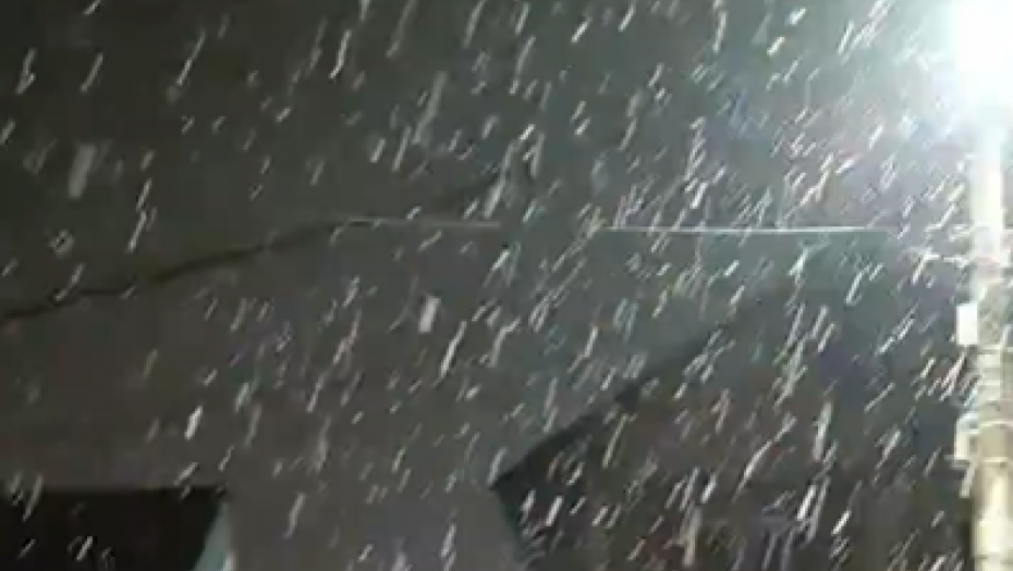 VEJE SNEG NA ZVEZDARI Snimljena zimska idila u Beogradu (VIDEO)