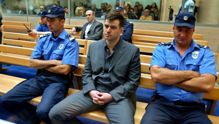 OVO JE NAJMRAČNIJI DEO SERIJE “SABLJA” Nakon akcije Crvenih Beretki poginule četiri osobe bliske političaru, a evo ko je bio meta ŠTA SE DESILO na Ibarskoj magistrali 1999?