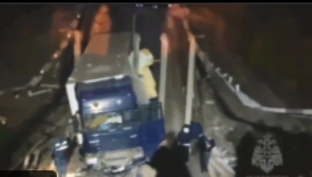 PRVI SNIMCI SRUŠENOG MOSTA NA KRIMU Jeziva scena na licu mesta (VIDEO)