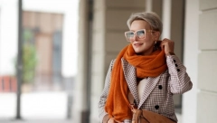 KAPUT I ŠAL SU SAVRŠEN SPOJ Nećete se smrzavati, a izgledaćete prelepo i po ciči zimi, žene su opsednute ovim modelom