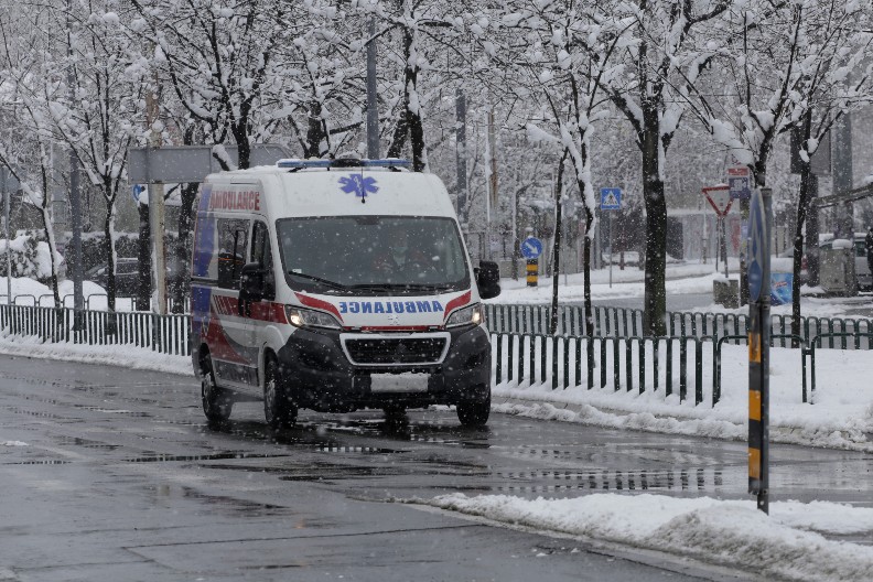 MIRNA NOĆ U BEOGRADU BEZ SAOBRAĆAJNIH NESREĆA Evo ko je najčešće tražio pomoć lekara, oglasila se Hitna pomoć