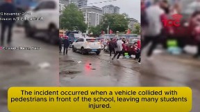 DŽIPOM ULETEO U DECU ISPRED ŠKOLE Besna masa gotovo linčovala vozača u Kini (UZNEMIRUJUĆI VIDEO)