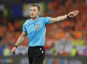 POZNATO KO DELI PRAVDU NA MEČU SRBIJA - DANSKA Bio je Brihov asistent u VAR sobi u Rusiji